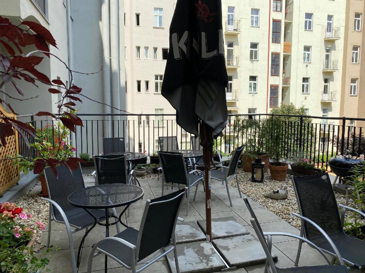 Apartments Cafe No.22 Praag Buitenkant foto
